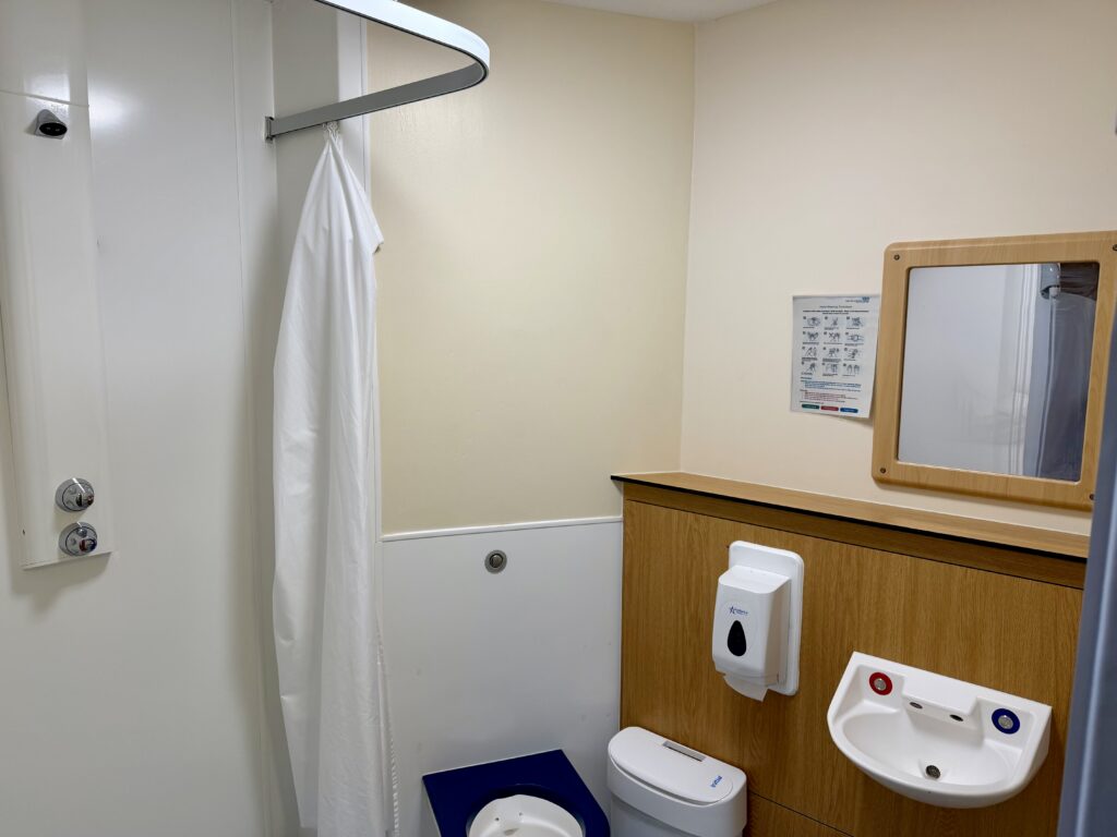 En-suite at Lustrum Vale