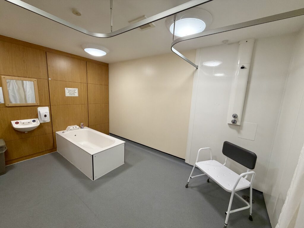 Shared bathroom at Lustrum Vale