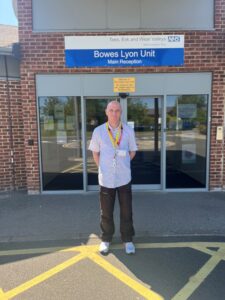 Volunteer Lee outside Bowes Lyon Unit