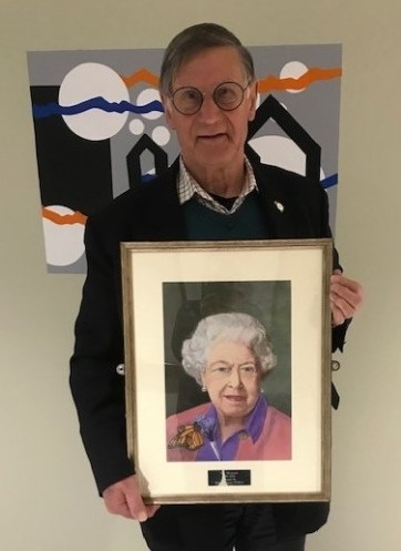 Army veteran Bob Etherton with his painting of Queen Elizabeth II