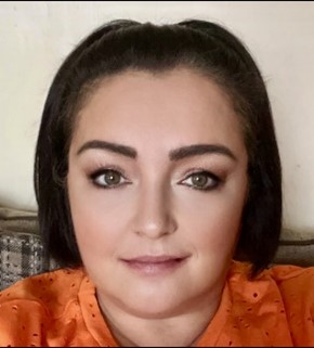 lady with dark bobbed hair